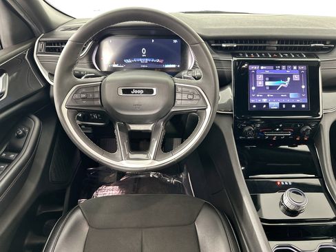 Used 2023 Jeep Grand Cherokee L Laredo image 22