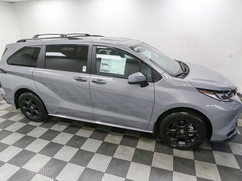New 2026 Toyota Sienna XLE Woodland Edition AWD/4WD image 5