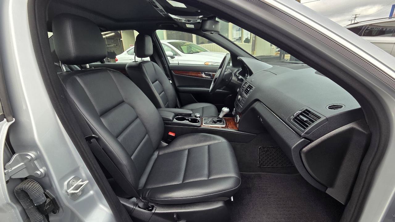 Used 2011 Mercedes-Benz C 300 4MATIC Sedan image 14