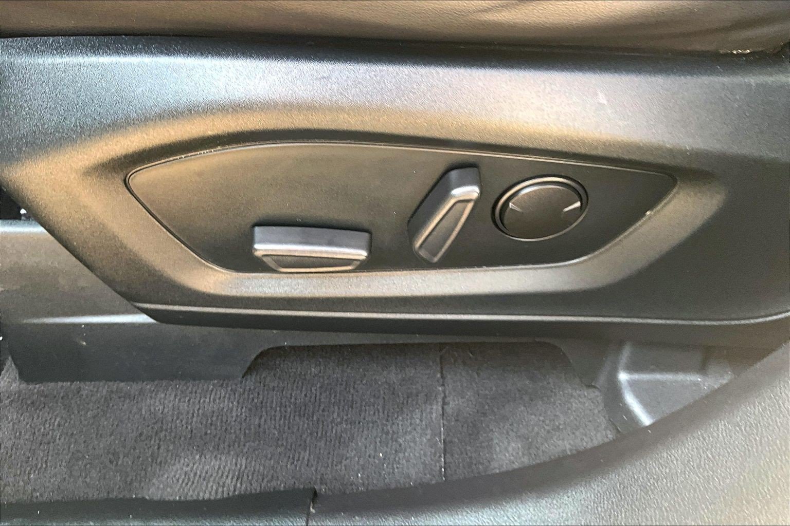Used 2022 Ford Explorer XLT AWD/4WD image 36