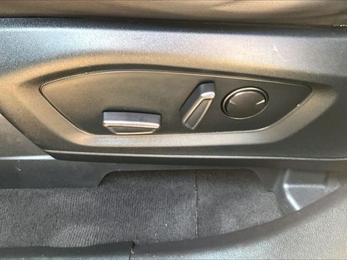 Used 2022 Ford Explorer XLT AWD/4WD image 36