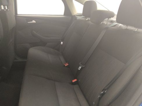 Used 2018 Ford Focus SE FWD image 18