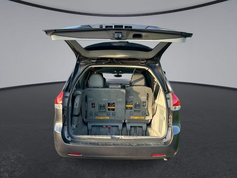 Used 2014 Toyota Sienna LE FWD image 30