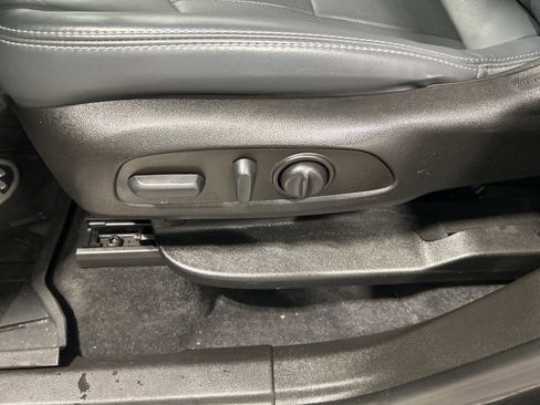 Used 2023 Buick Enclave Essence w/ Sport Touring Edition image 11