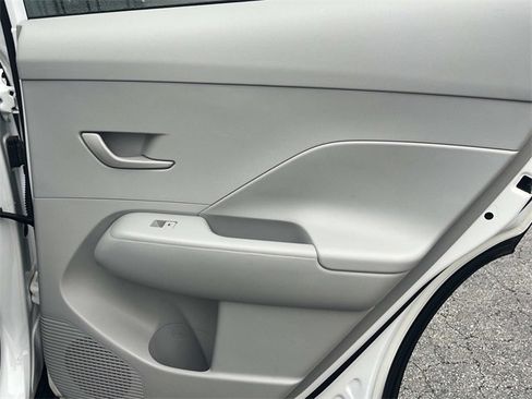 Certified 2025 Hyundai Kona SEL image 11