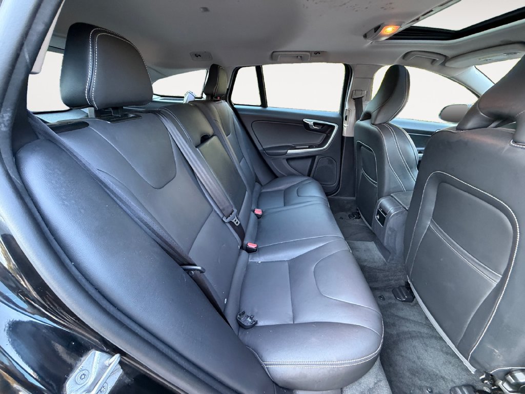 Used 2018 Volvo V60 T5 Dynamic w/ Vision Package FWD image 15