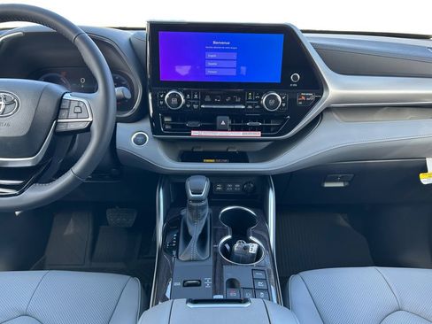 New 2026 Toyota Highlander Platinum AWD/4WD image 12