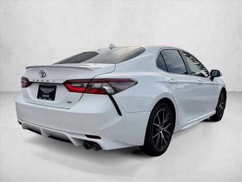 Used 2022 Toyota Camry SE image 5