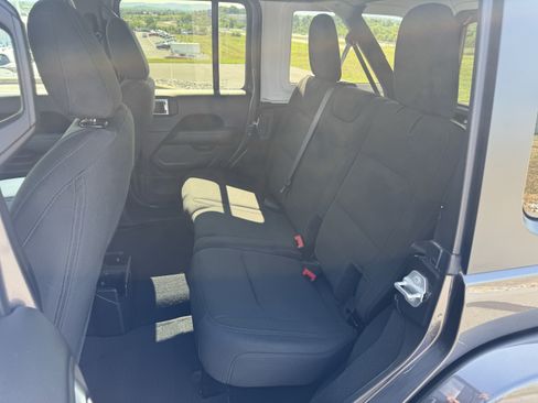 Used 2021 Jeep Wrangler Unlimited Sahara w/ Dual Top Group AWD/4WD image 13