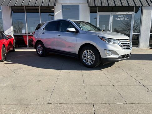 Used 2020 Chevrolet Equinox LT image 2