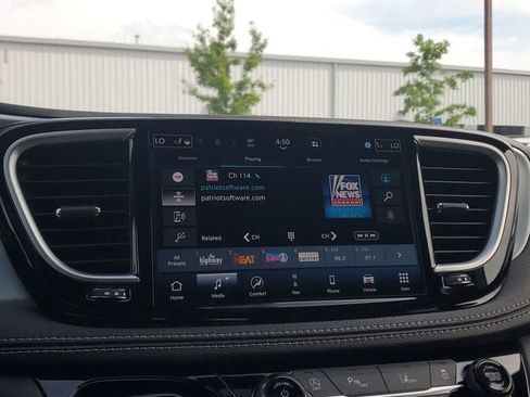 New 2026 Chrysler Pacifica Limited w/ S Appearance Package FWD image 27
