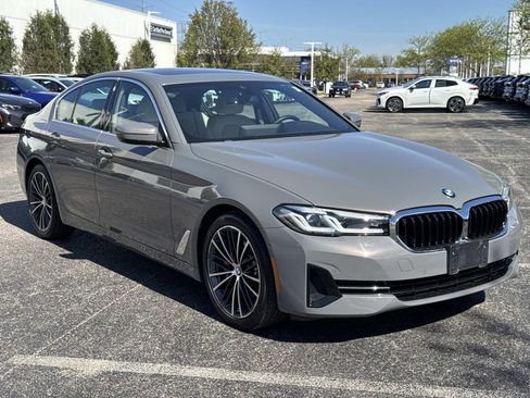 Used 2021 BMW 530i xDrive w/ Convenience Package AWD/4WD image 3