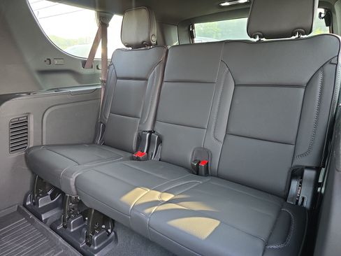 Used 2025 GMC Yukon XL Denali w/ Denali Reserve Package AWD/4WD image 17