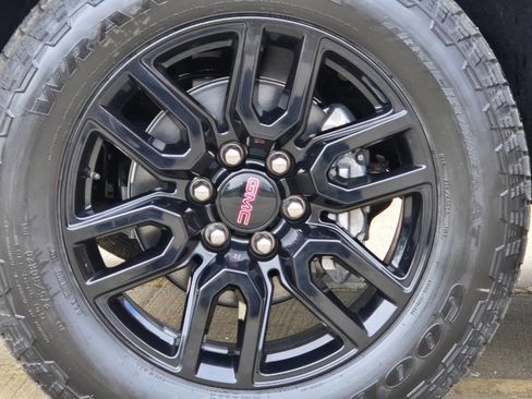 Used 2025 GMC Sierra 1500 Elevation w/ Elevation Premium Package image 10