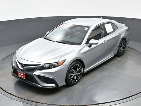Used 2024 Toyota Camry SE FWD image 35