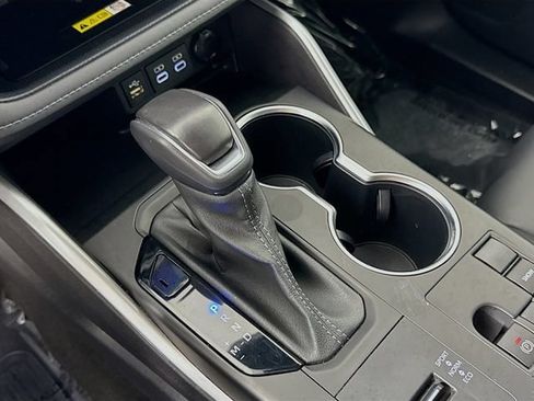 Used 2023 Toyota Highlander XLE FWD image 16