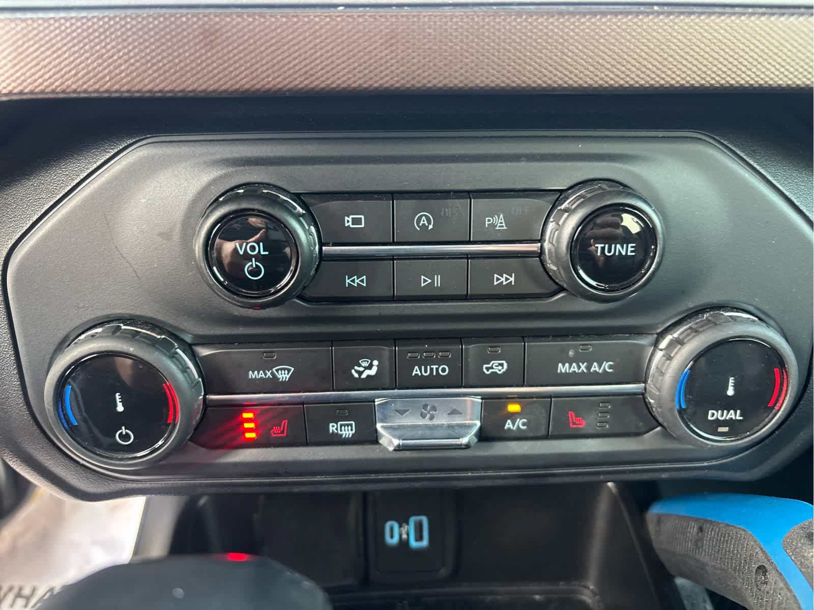 Used 2022 Ford Bronco Outer Banks w/ Sasquatch Package AWD/4WD image 28