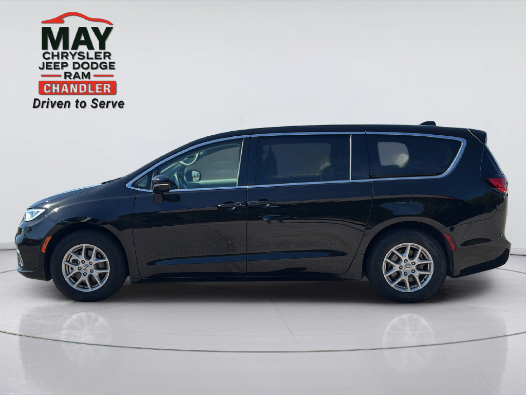 Used 2024 Chrysler Pacifica Touring-L FWD image 4