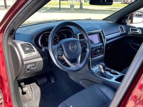 Used 2019 Jeep Grand Cherokee Laredo image 17