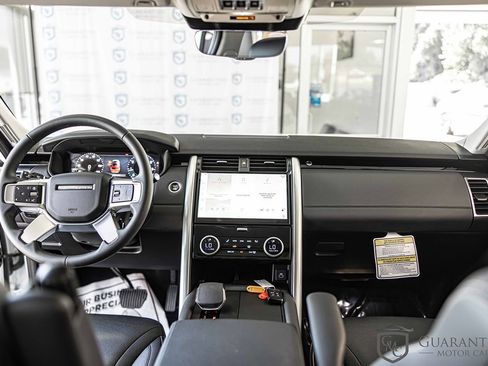 Used 2024 Land Rover Discovery S image 36