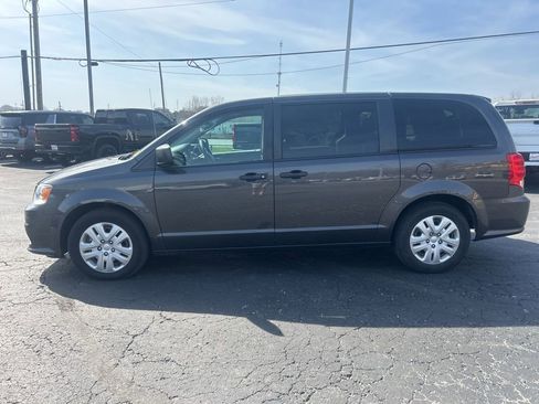 Used 2020 Dodge Grand Caravan SE w/ UConnect Hands-Free Group image 5