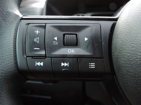 Used 2023 Nissan Rogue SV image 28