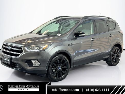 Used 2017 Ford Escape Titanium image 1