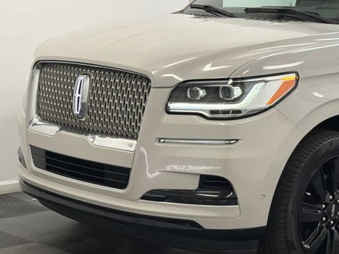 Used 2022 Lincoln Navigator L Reserve AWD/4WD image 2