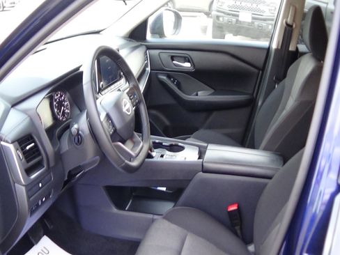 Used 2025 Nissan Rogue SV image 15