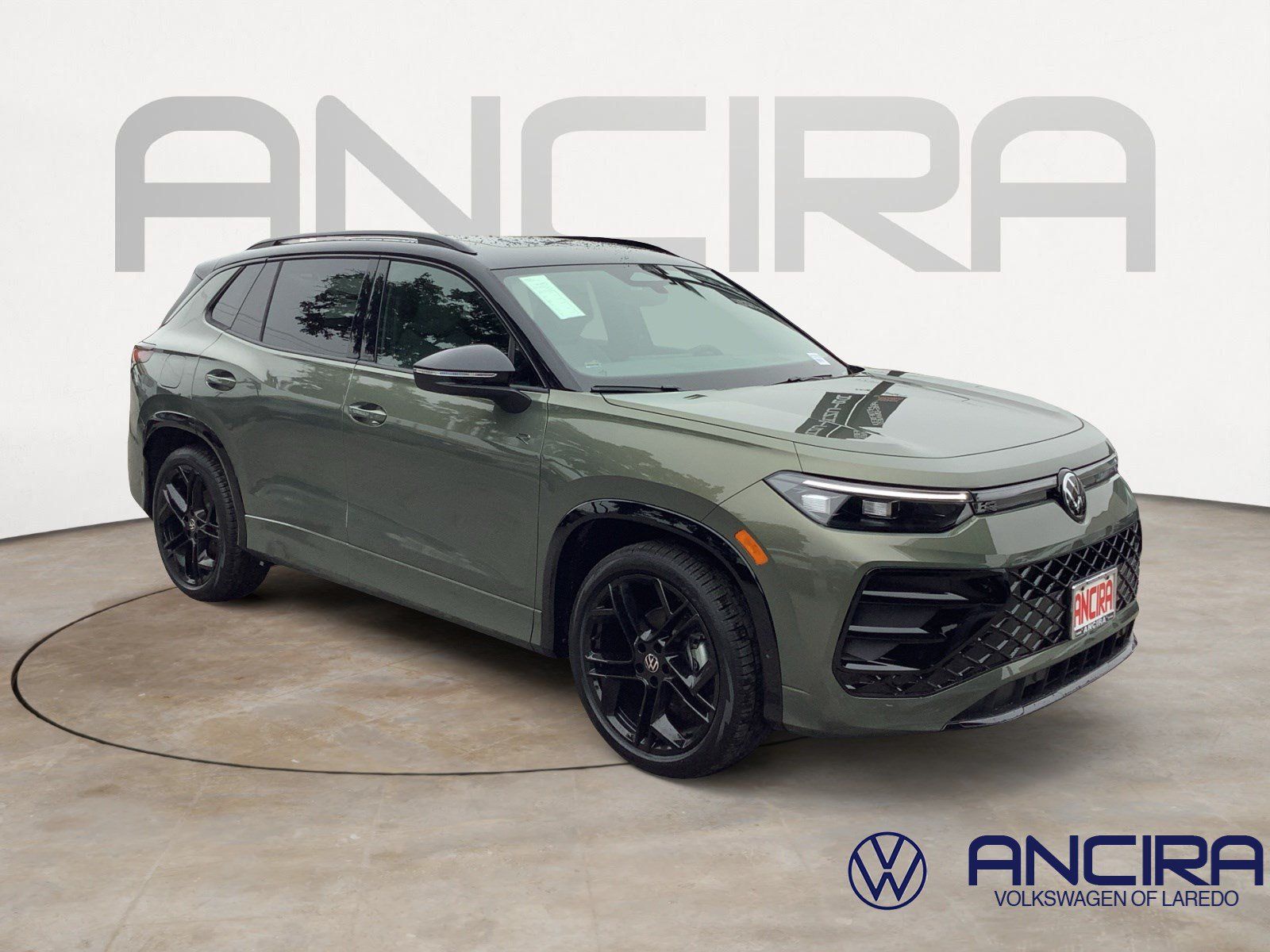 New 2026 Volkswagen Tiguan SE R-Line FWD image 1