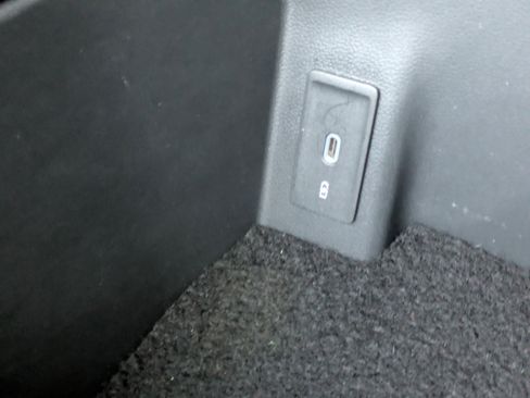 Used 2024 Volkswagen Atlas SE image 30