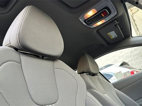 Used 2024 Hyundai Elantra SEL image 17