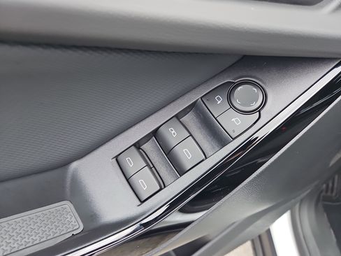 Used 2025 Chevrolet Equinox LT image 14