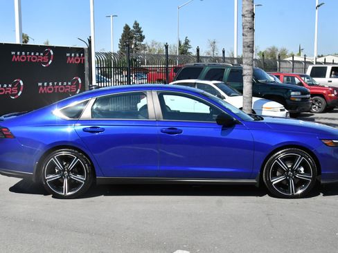 Used 2023 Honda Accord Sport image 9