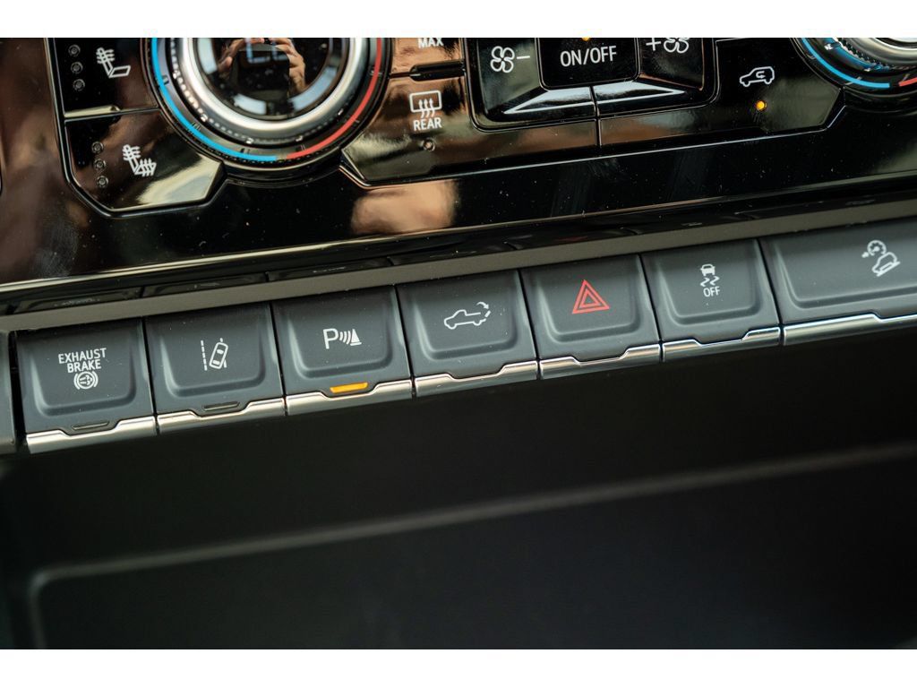 New 2026 GMC Sierra 2500 AT4 w/ AT4 Premium Plus Package AWD/4WD image 28