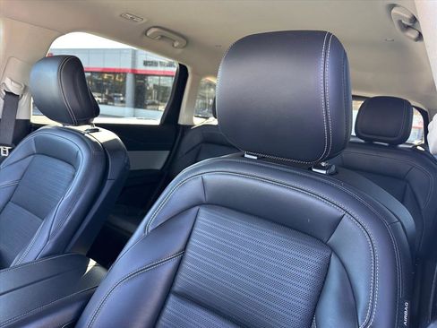 Used 2024 Lincoln Nautilus Reserve image 17