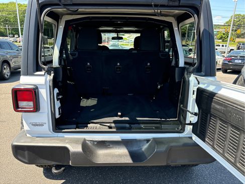 Used 2018 Jeep Wrangler Unlimited Sport S AWD/4WD image 21