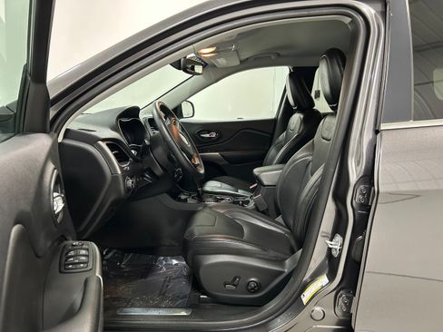 Used 2019 Jeep Cherokee Limited AWD/4WD image 4