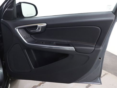 Used 2016 Volvo V60 T5 Cross Country Platinum image 11