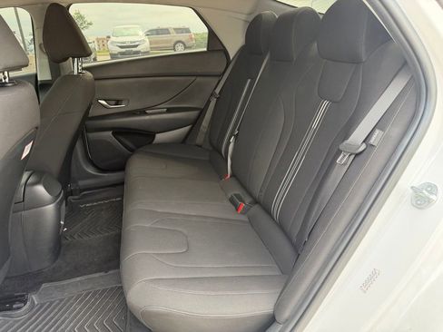 Used 2024 Hyundai Elantra SEL FWD image 11