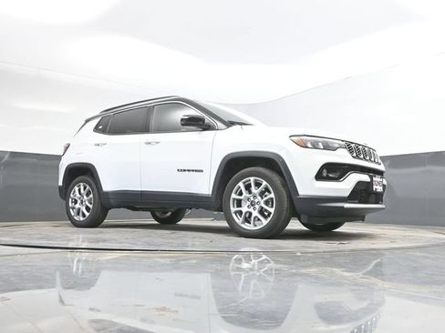 Used 2025 Jeep Compass Limited AWD/4WD image 43