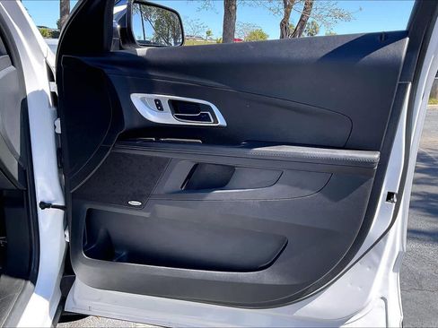 Used 2016 Chevrolet Equinox LTZ w/ Enhanced Convenience Package image 23