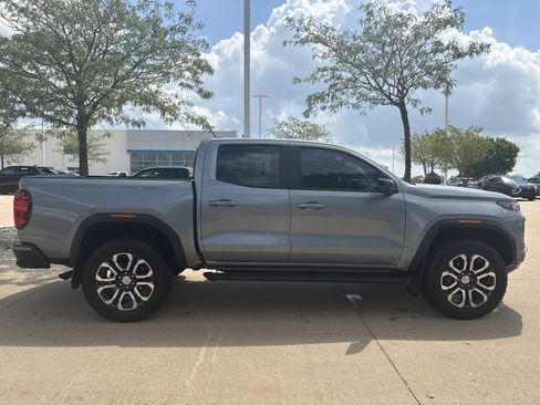 Used 2024 GMC Canyon AT4 w/ AT4 Premium Package AWD/4WD image 8