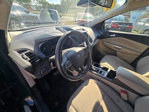 Used 2018 Ford Escape SE w/ Ford Safe & Smart Package FWD image 12