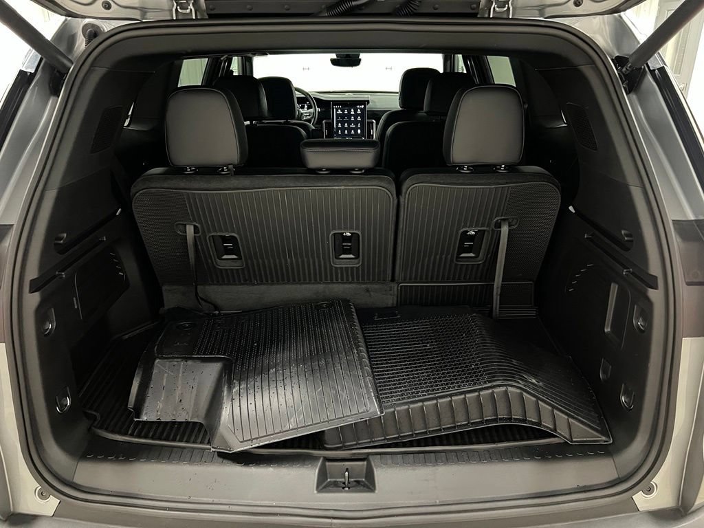 Certified 2026 GMC Acadia Elevation w/ Elevation Premium Package AWD/4WD image 42