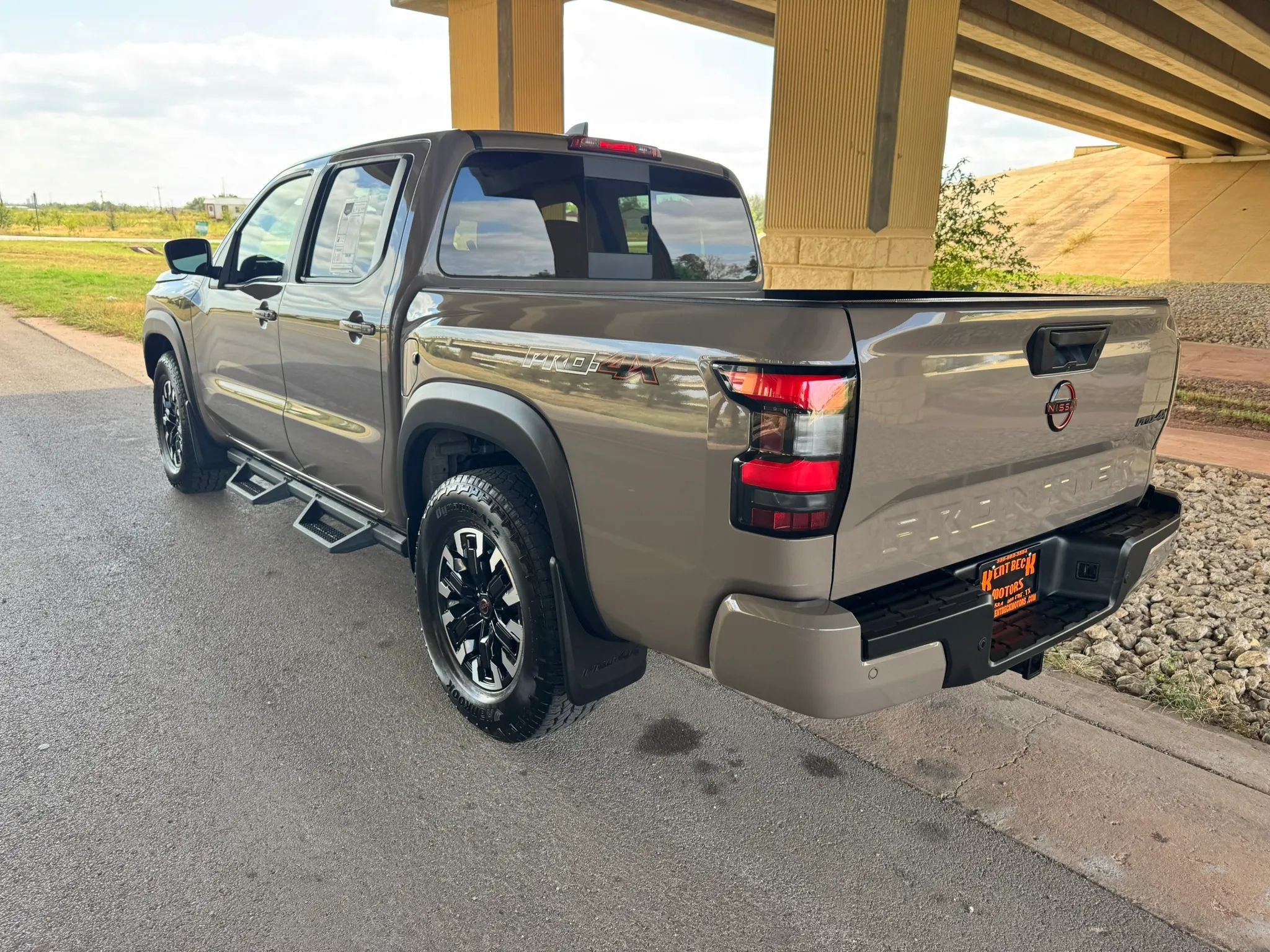 Used 2023 Nissan Frontier PRO-4X w/ Pro Convenience Package AWD/4WD image 5
