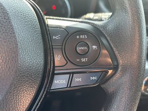 Used 2021 Toyota RAV4 XLE FWD image 21