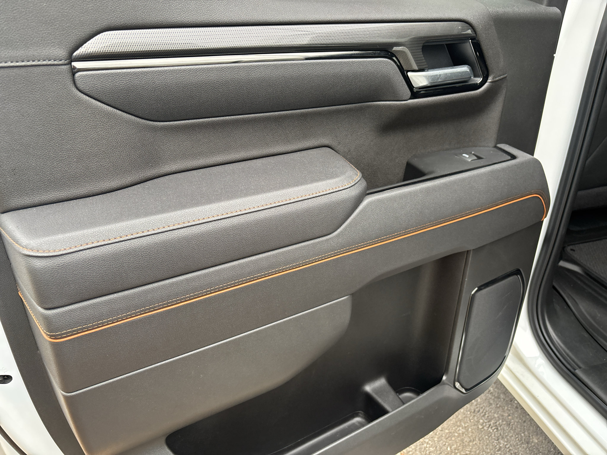 Used 2025 GMC Sierra 1500 AT4 AWD/4WD image 17