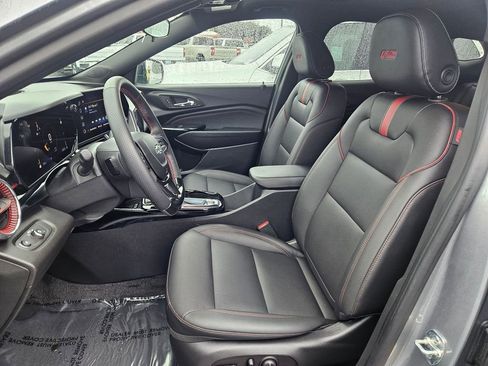 Used 2025 Chevrolet Trax RS w/ Sunroof Package image 14