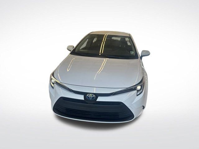 Used 2023 Toyota Corolla LE FWD image 2